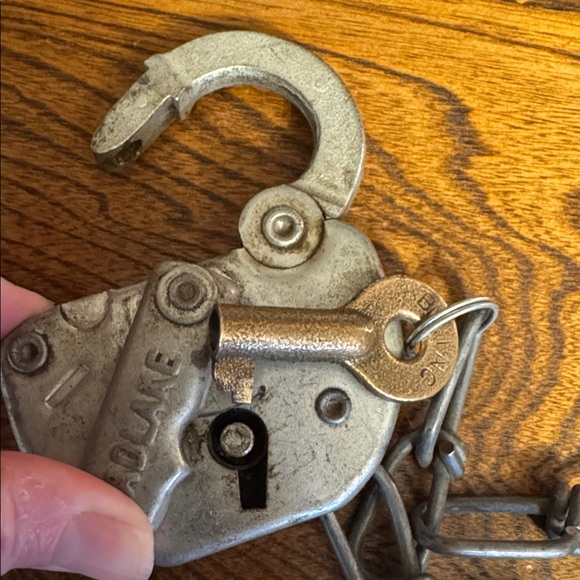 VTG Adlake Pennsylvania Central Railroad (PCRR) Padlock with Chain and Key - Picture 7 of 8